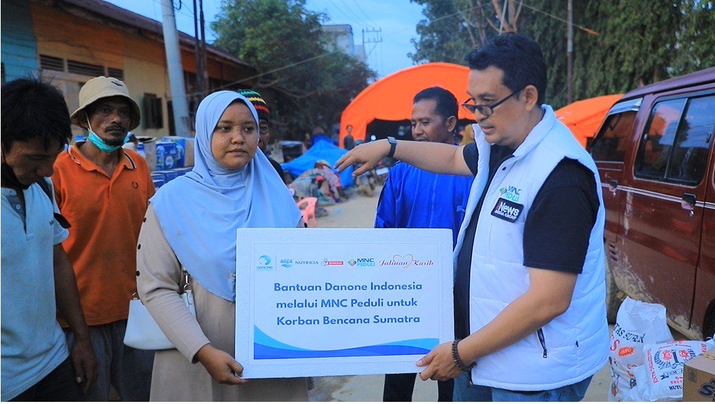 Kolaborasi MNC Peduli dan Danone Salurkan 7 Ton Bantuan bagi Korban Banjir di Kuala Simpang